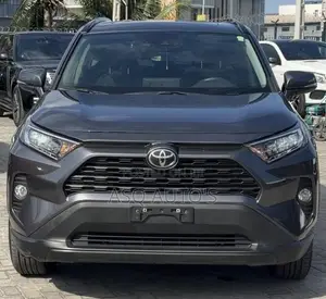 Toyota RAV4 XLE Premium 2021 Gray