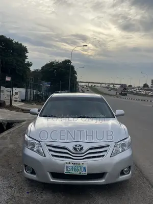 Toyota Camry LE 4dr Sedan (2.5L 4cyl 6AM) 2010 Silver