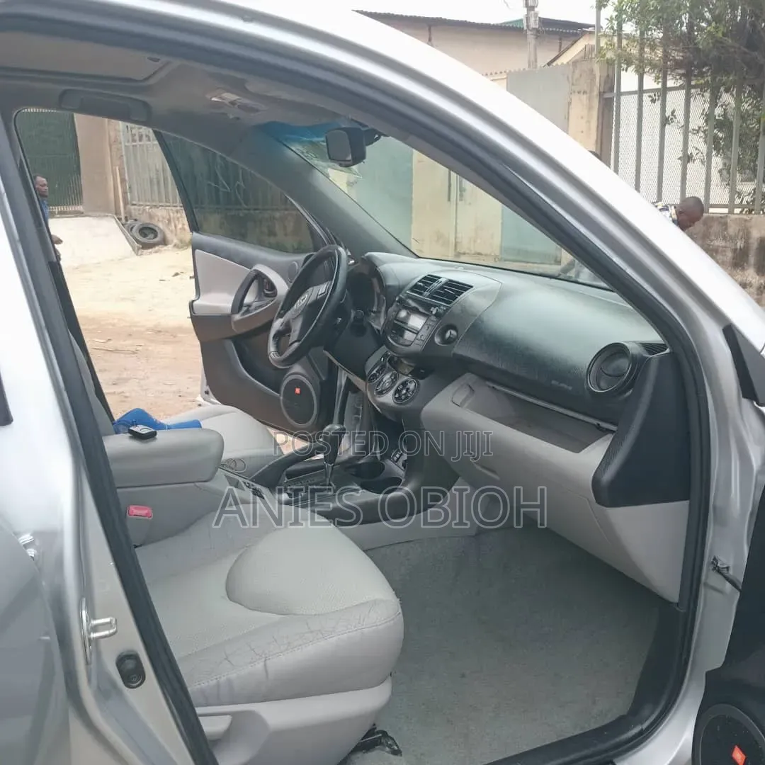 Toyota RAV4 2012 Silver