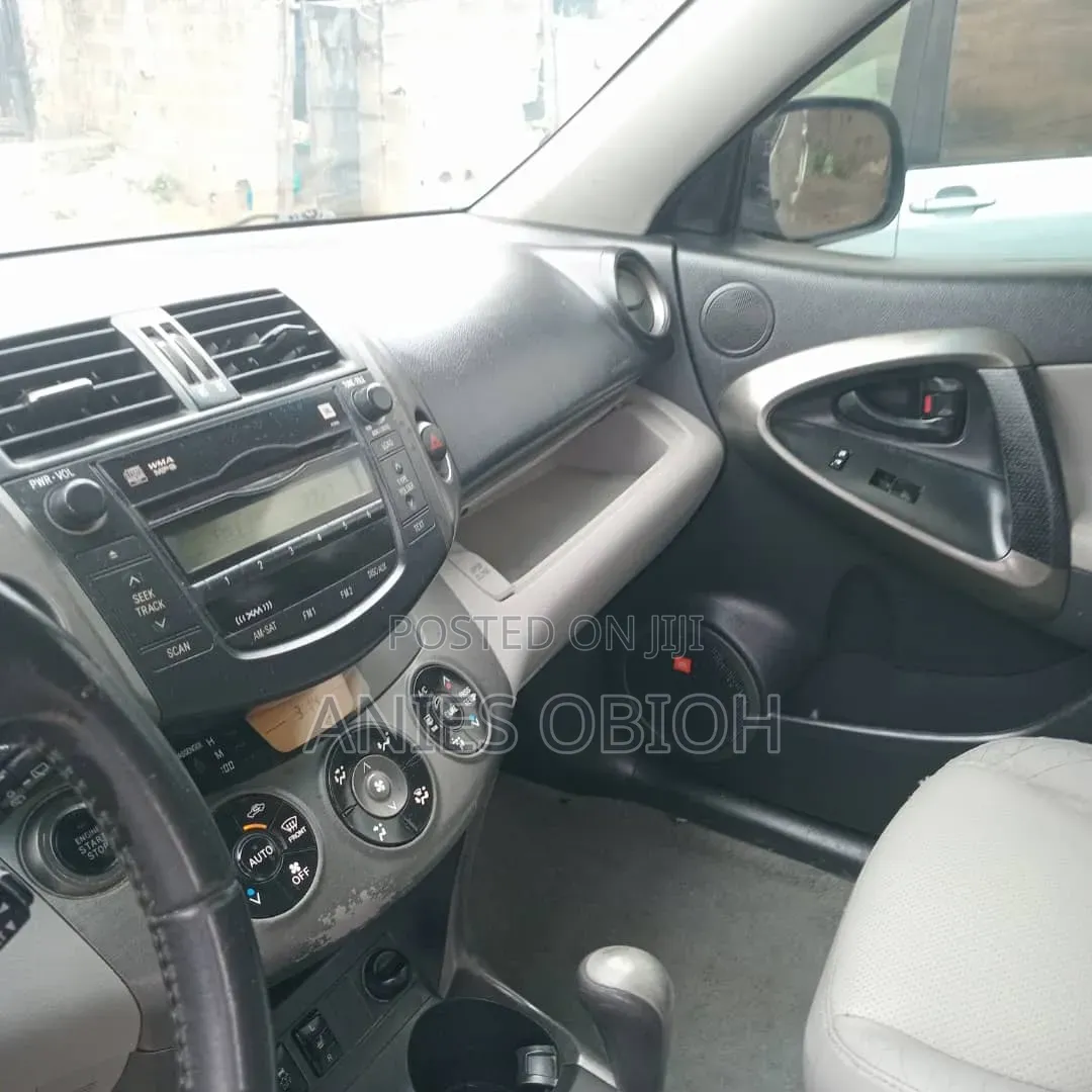 Toyota RAV4 2012 Silver