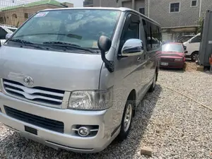 Toyota HiAce 2015 Silver