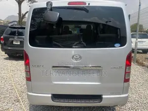 Toyota HiAce 2015 Silver