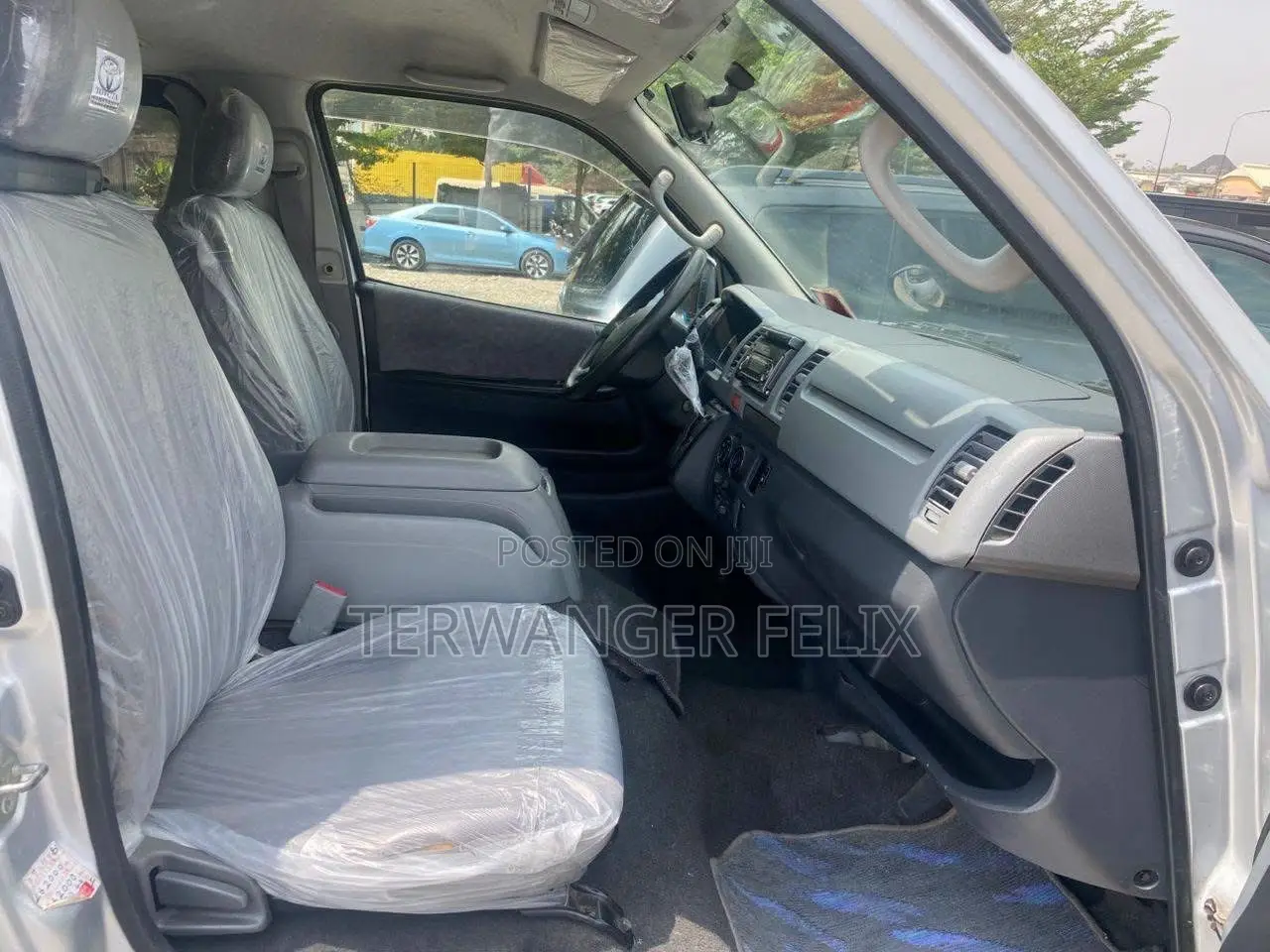 Toyota HiAce 2015 Silver