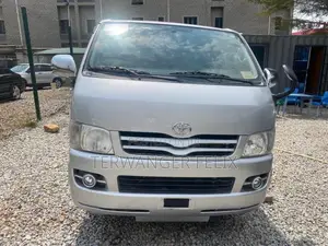 Toyota HiAce 2015 Silver