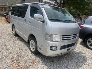 Toyota HiAce 2015 Silver