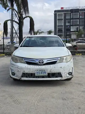 Toyota Camry LE 4dr Sedan (2.5L 4cyl 6A) 2012 White