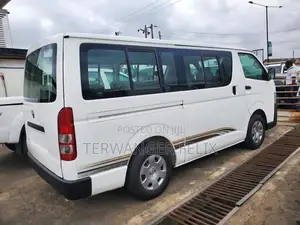 Toyota HiAce 2002 White