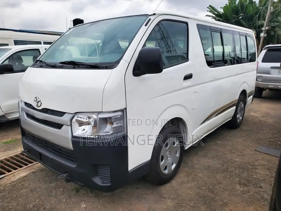 Toyota HiAce 2002 White