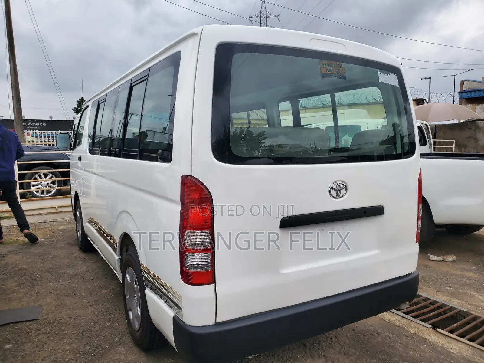 Toyota HiAce 2002 White