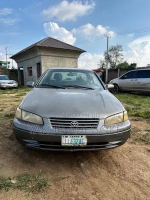 Toyota Camry 2000 Gray
