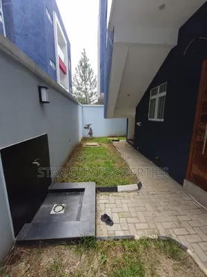 4bdrm Duplex in Ikeja for rent