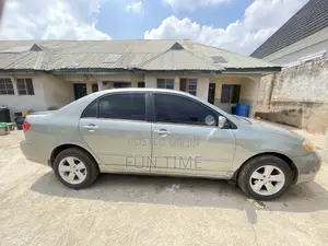 Toyota Corolla LE 2004 Gray