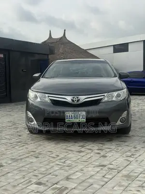 Toyota Camry XLE 4dr Sedan (2.5L 4cyl 6A) 2013 Gray