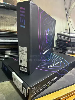 New Laptop MSI Raider GE68HX 13VI-202US 32GB Intel Core i9 SSD 1T