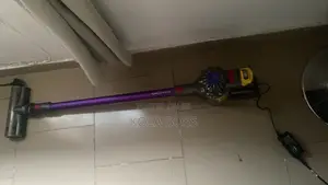 Dyson V7-Series Cordless Vacuum, Model SV11