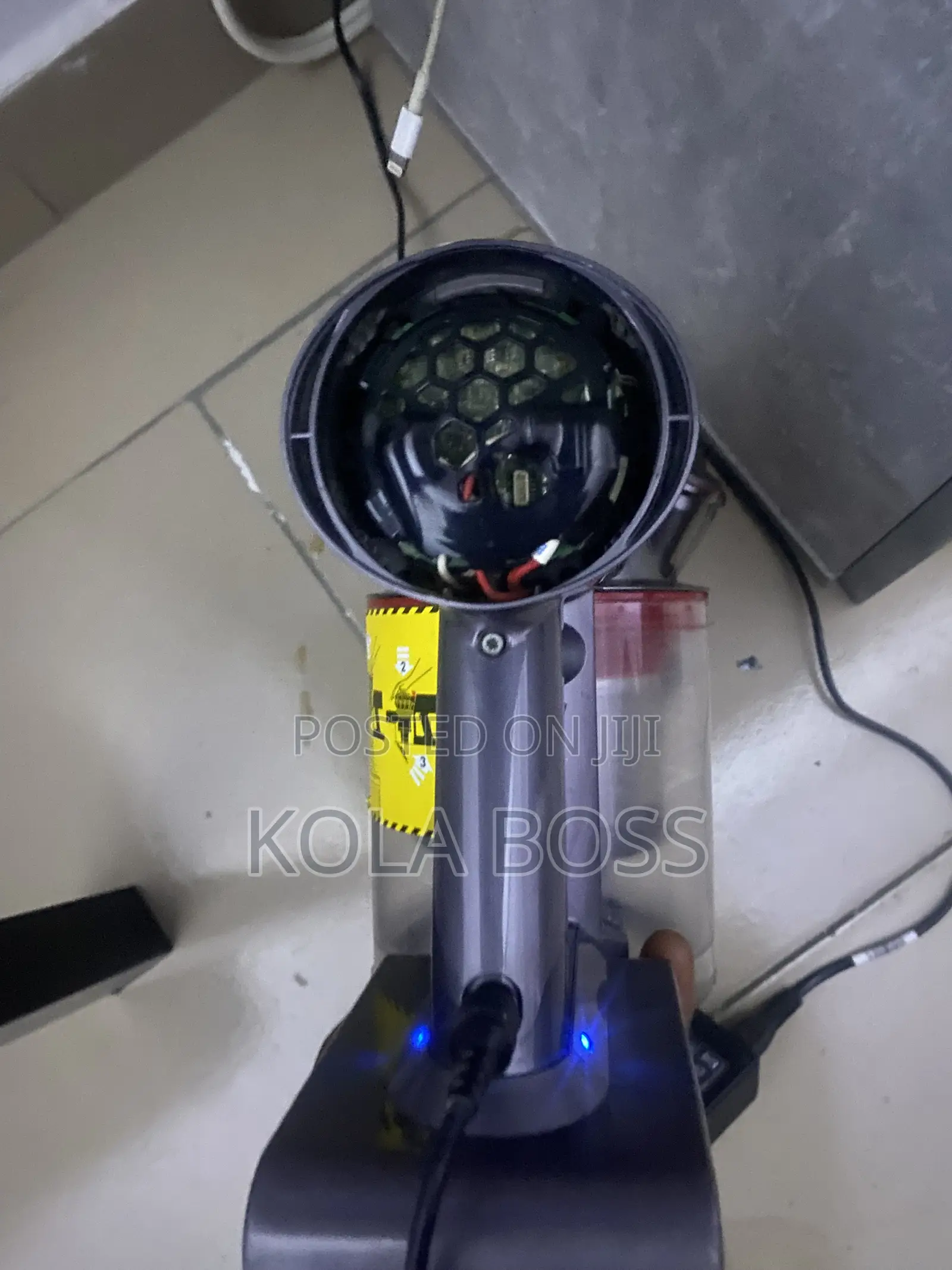 Dyson V7-Series Cordless Vacuum, Model SV11