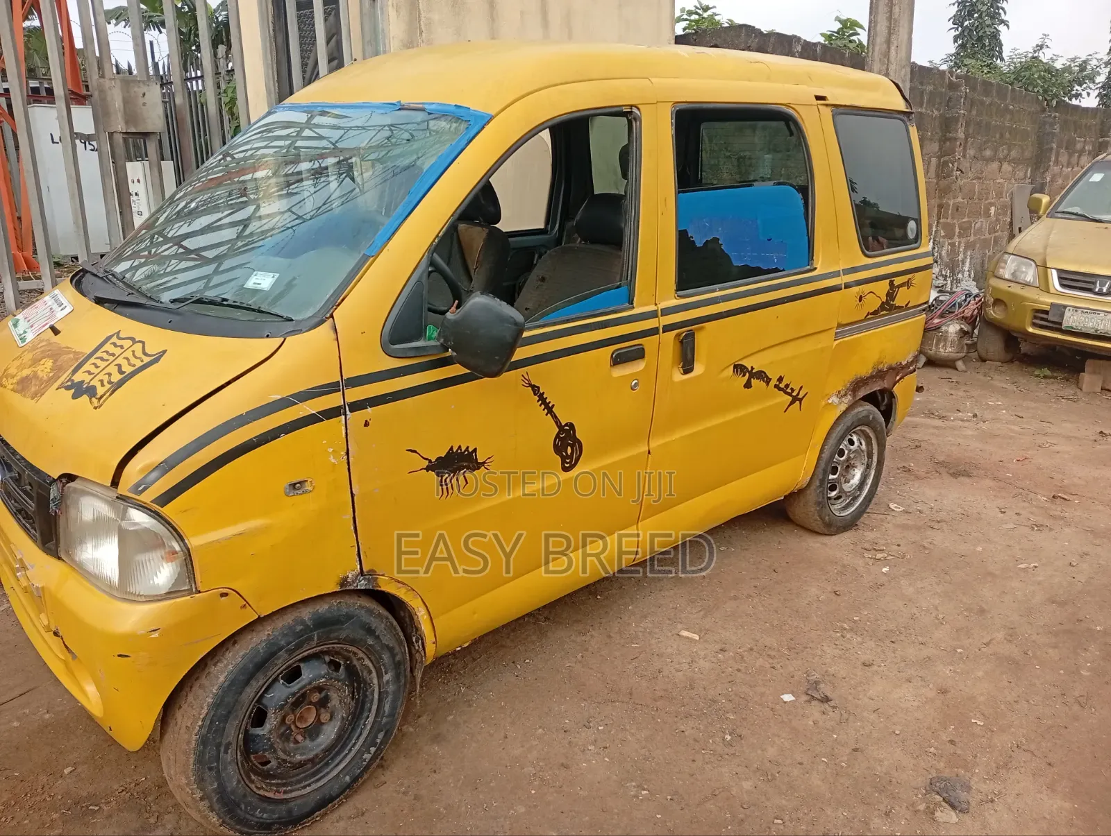 Bus 2006 Yellow