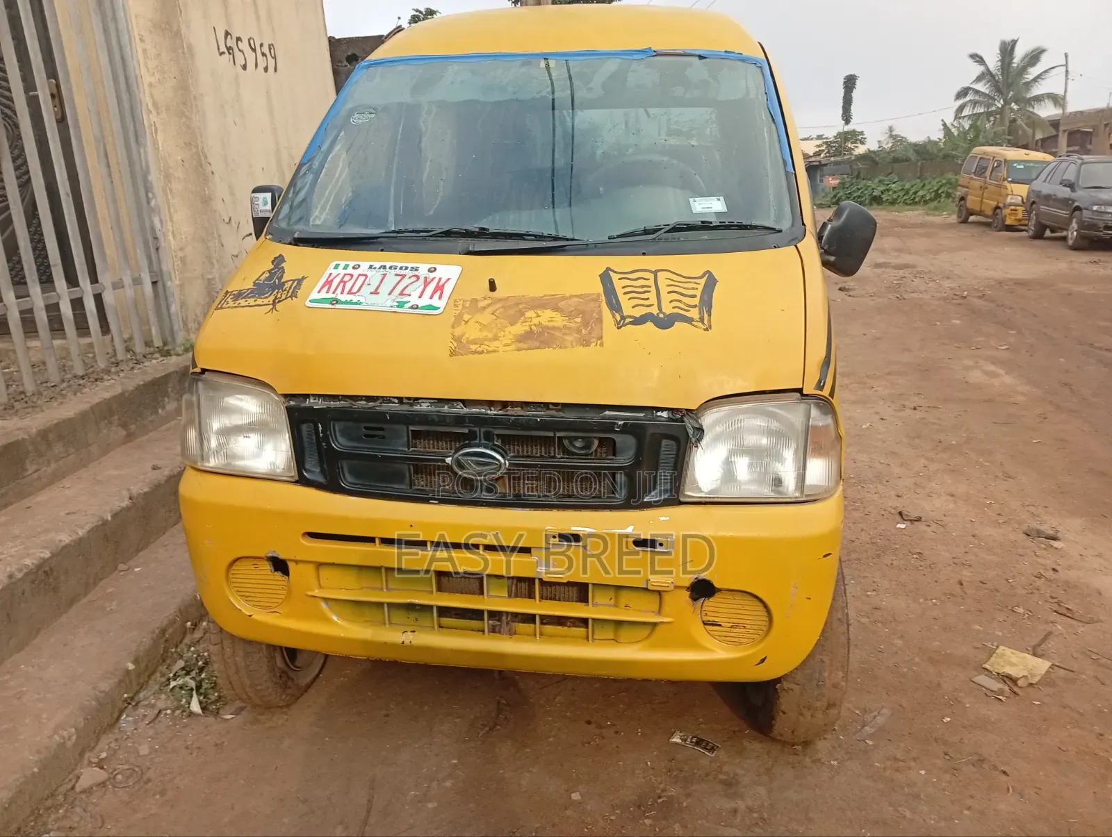 Bus 2006 Yellow