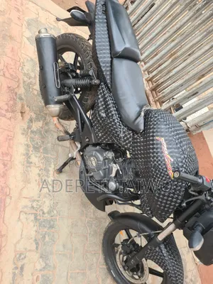 Bajaj Pulsar 220 F 2024 Yellow