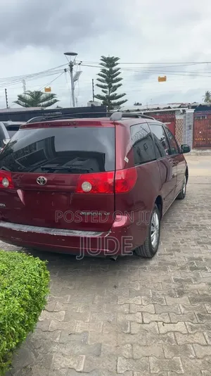 Toyota Sienna 2008 Maroon