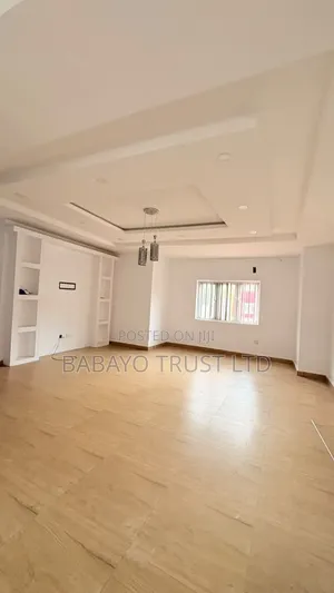 4bdrm Duplex in Jericho for rent
