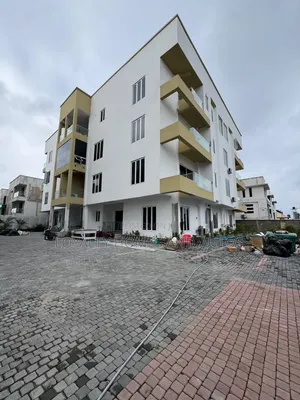 3bdrm House in Lekki Phase 1 for sale