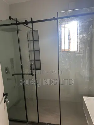 Bathroom Glass Cubicle