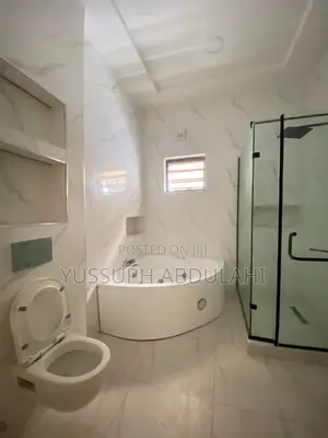 4bdrm Duplex in Chevron for sale
