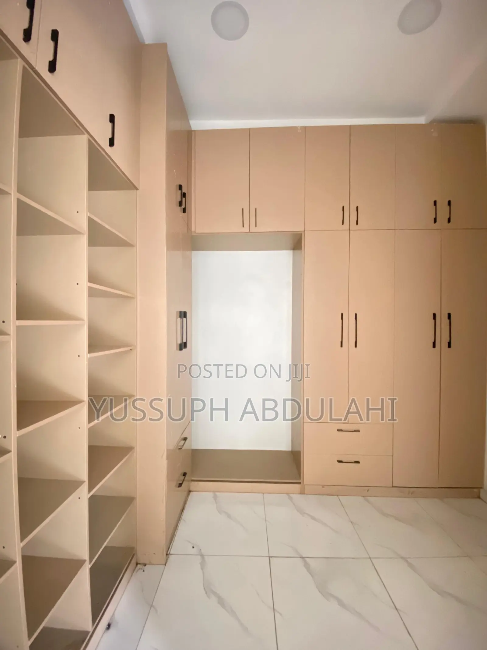 4bdrm Duplex in Chevron for sale