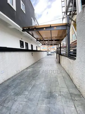 4bdrm Duplex in Chevron for sale