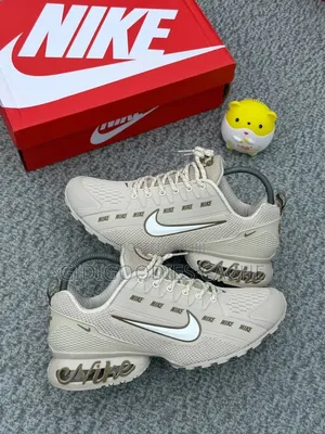Nike Zoom Vomero 5 Sneakers in Beige/Black Size 40-45
