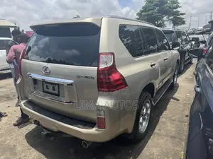 Lexus GX 2013 Gold