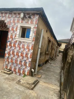 8bdrm Block of Flats in Igando / Ikotun/Igando for sale