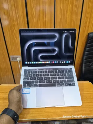 Laptop Apple MacBook Pro 2020 16GB Intel Core i7 SSD 500GB