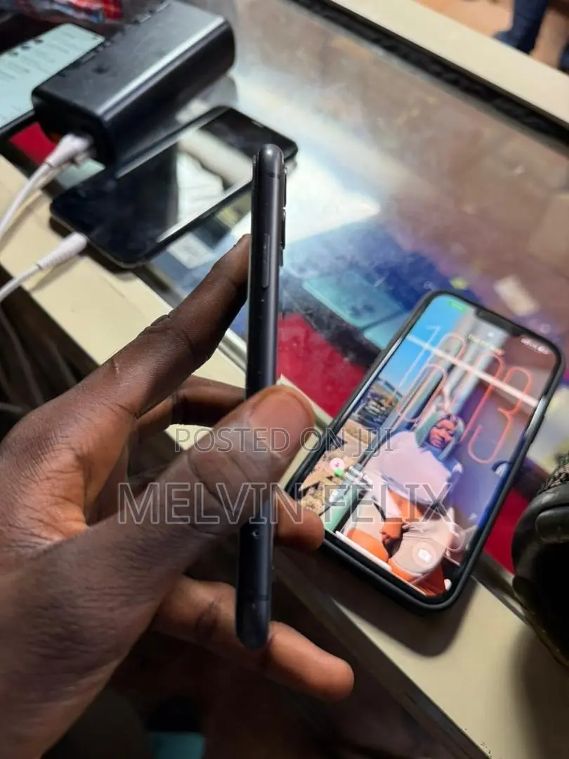 Apple iPhone 11 64 GB Black