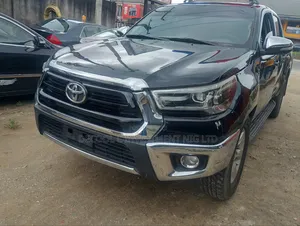 Toyota Hilux SR5 4x4 2015 Black