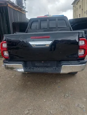 Toyota Hilux SR5 4x4 2015 Black