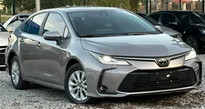 Toyota Corolla XSE 2023 Gold