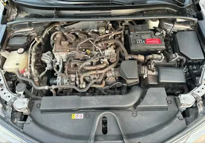 Toyota Corolla XSE 2023 Gold