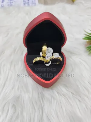 Alluring Gold Color Wedding Rings