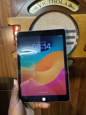 Apple iPad 9.7 128 GB Silver