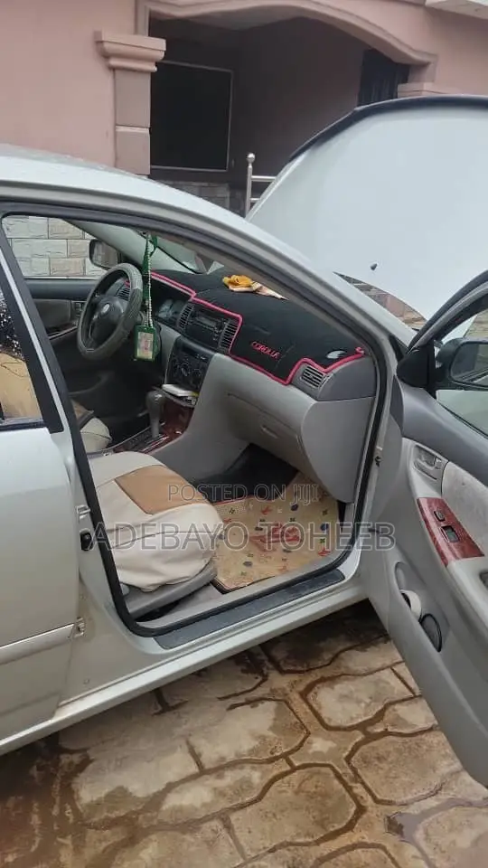 Toyota Corolla LE 2004 Silver