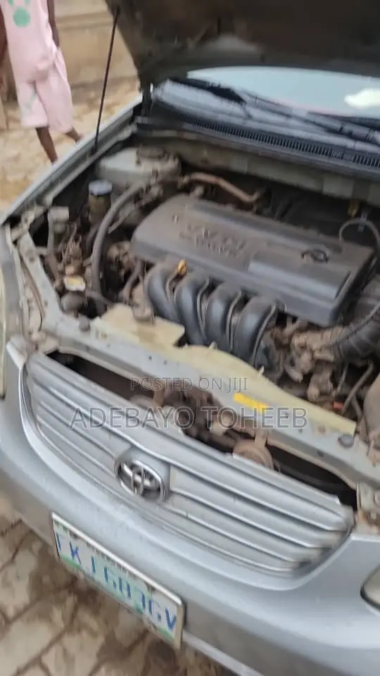 Toyota Corolla LE 2004 Silver