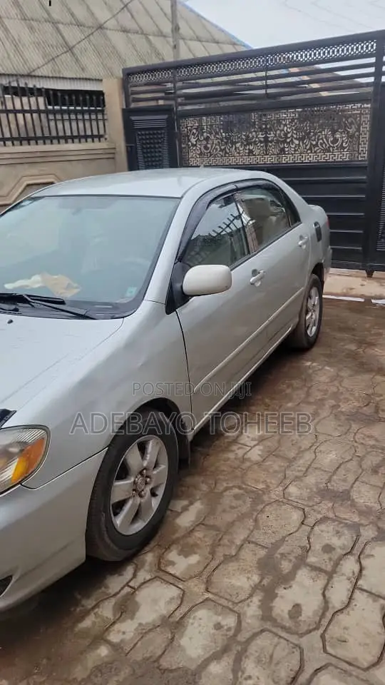 Toyota Corolla LE 2004 Silver