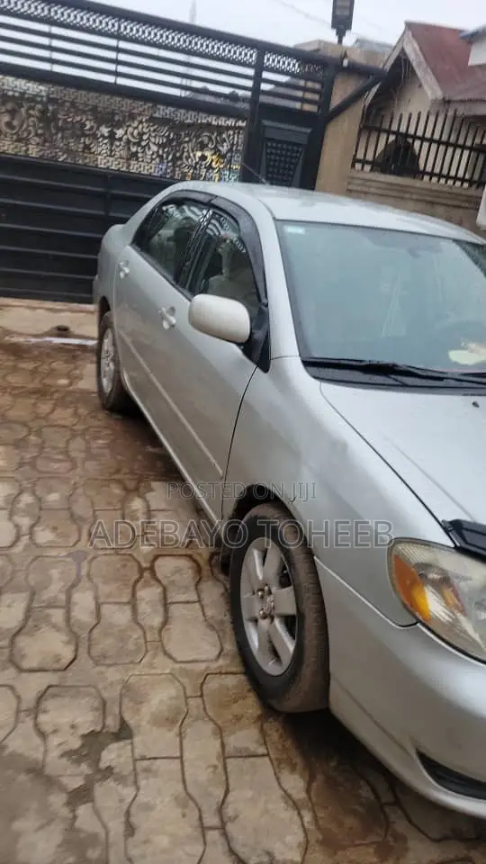 Toyota Corolla LE 2004 Silver