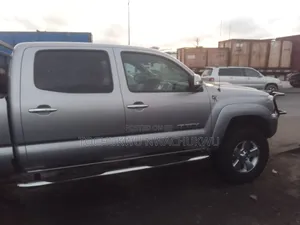 Toyota Tacoma V6 4dr Double Cab 4WD 6.1 ft. SB (4.0L 6cyl 5A) 2015