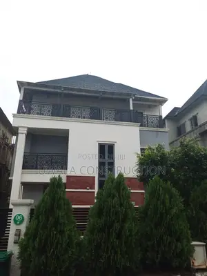6bdrm Duplex in FHA for sale