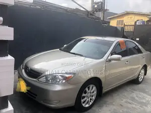 Toyota Camry XLE 4dr Sedan (2.4L 4cyl 4A) 2003 Gold