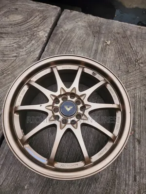 17-Inch Monoblock Gold Wheel.
