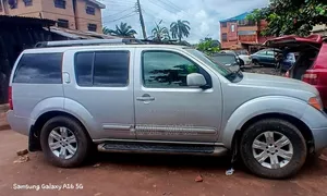 Nissan Pathfinder 2006 Gray